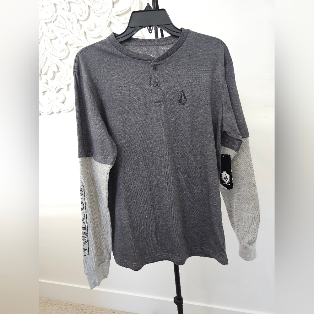 NWT Volcom Boys Charcoal & Light Gray Long Sleeve Tee w/Logo Boys XL (16)